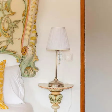 Charming Classic-rustic Retreat In Historic