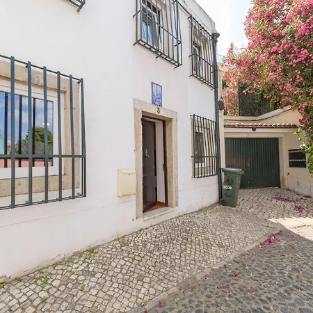 Charming Classic-rustic Retreat In Historic Lissabon