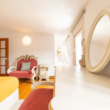 Charming Classic-rustic Retreat In Historic Lägenhet Lisboa