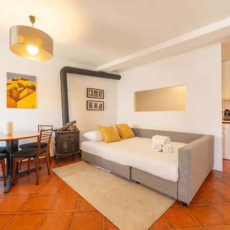 Charming Classic-rustic Retreat In Historic 아파트 리스본