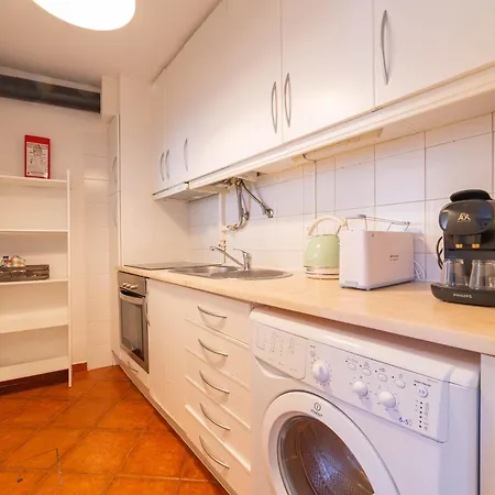 Charming Classic-rustic Retreat In Historic Lisboa